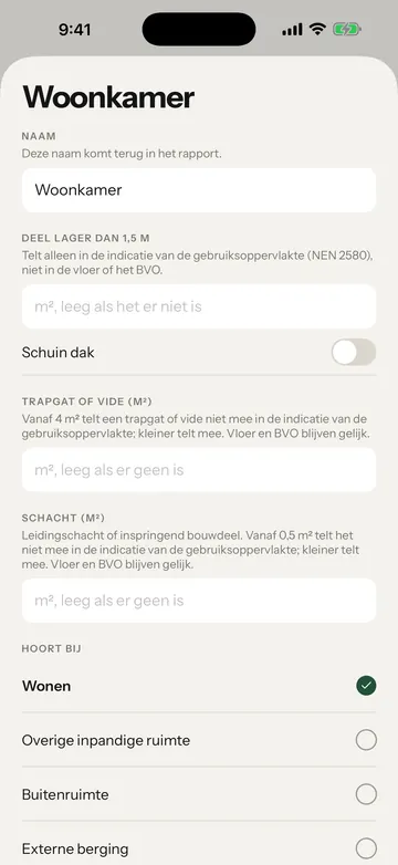 Het blad van de woonkamer met de velden Naam, Deel lager dan 1,5 m, Trapgat of vide en Schacht. Het gele kader staat om het veld Deel lager dan 1,5 m.
