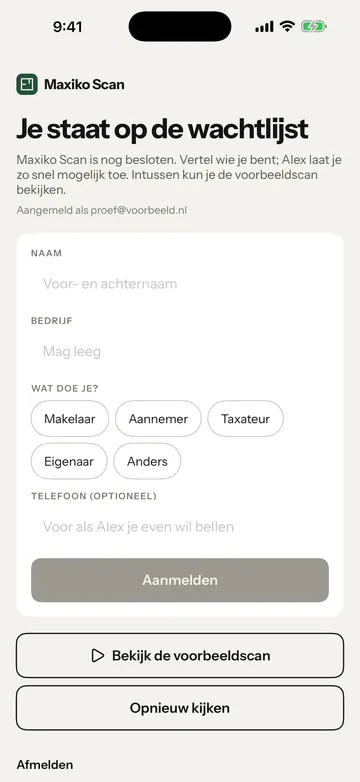 Het scherm Je staat op de wachtlijst met de velden Naam, Bedrijf en Wat doe je, en de knoppen Aanmelden, Bekijk de voorbeeldscan en Opnieuw kijken. Het gele kader staat om het veld Naam.